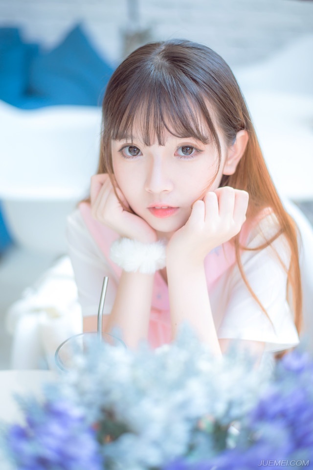 “主公放心，属下这就动身。”荀攸微微一躬身道。